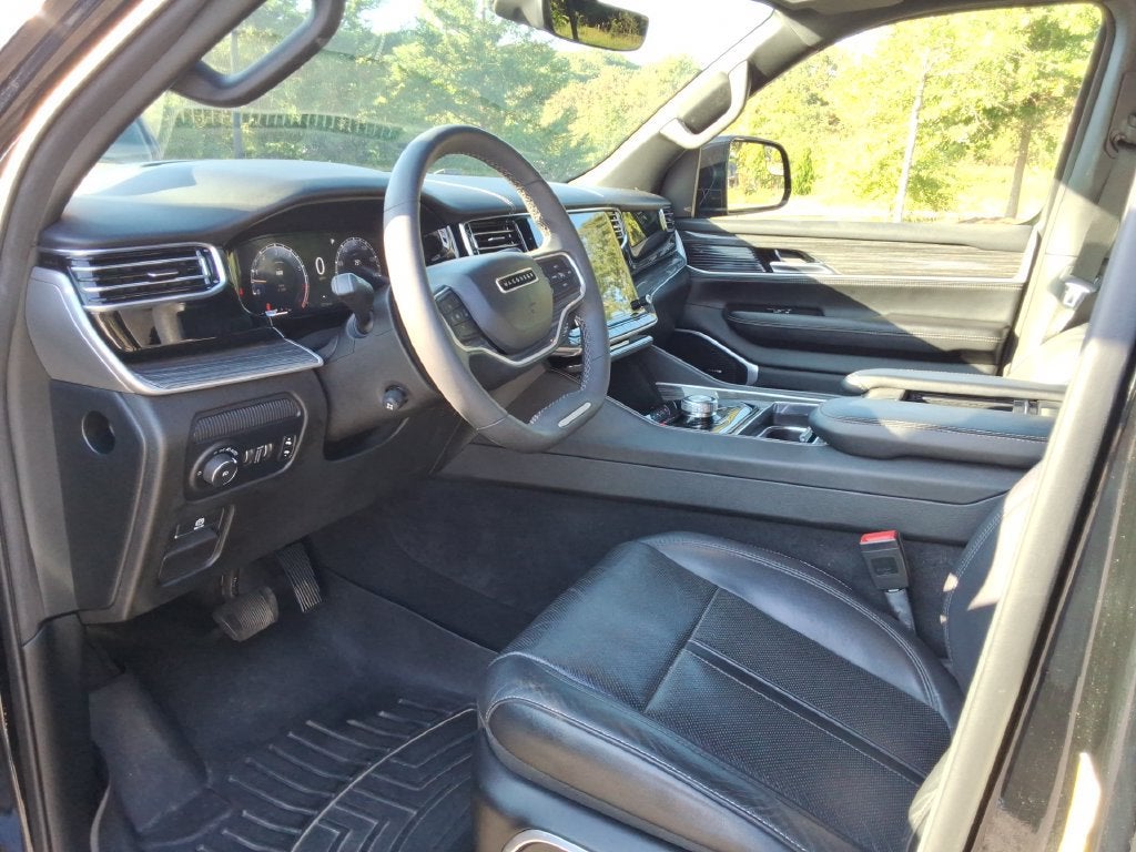 2022 Jeep Wagoneer Series III 4x2