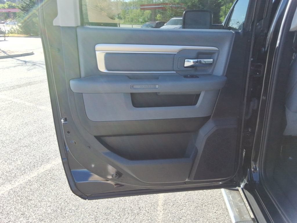 2019 RAM 1500 Classic SLT Crew Cab 4x2 6'4" Box