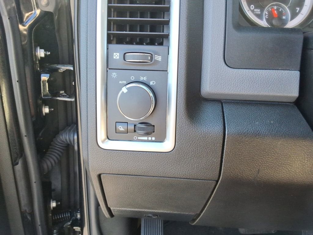 2019 RAM 1500 Classic SLT Crew Cab 4x2 6'4" Box