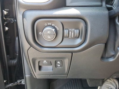 2019 RAM 1500 Laramie Crew Cab 4x2 5'7" Box
