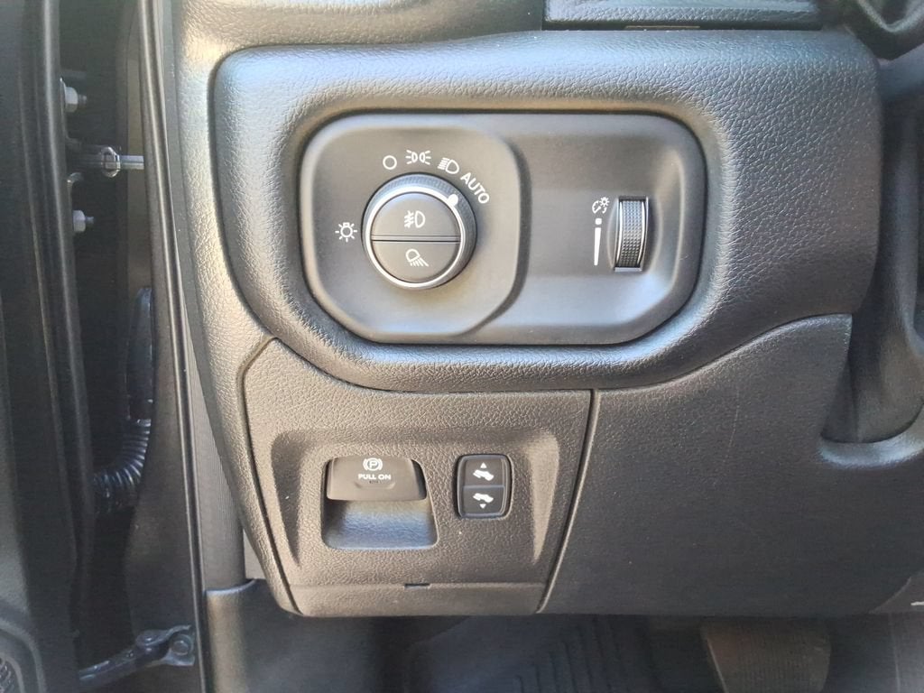 2022 RAM 1500 Big Horn Crew Cab 4x4 5'7" Box