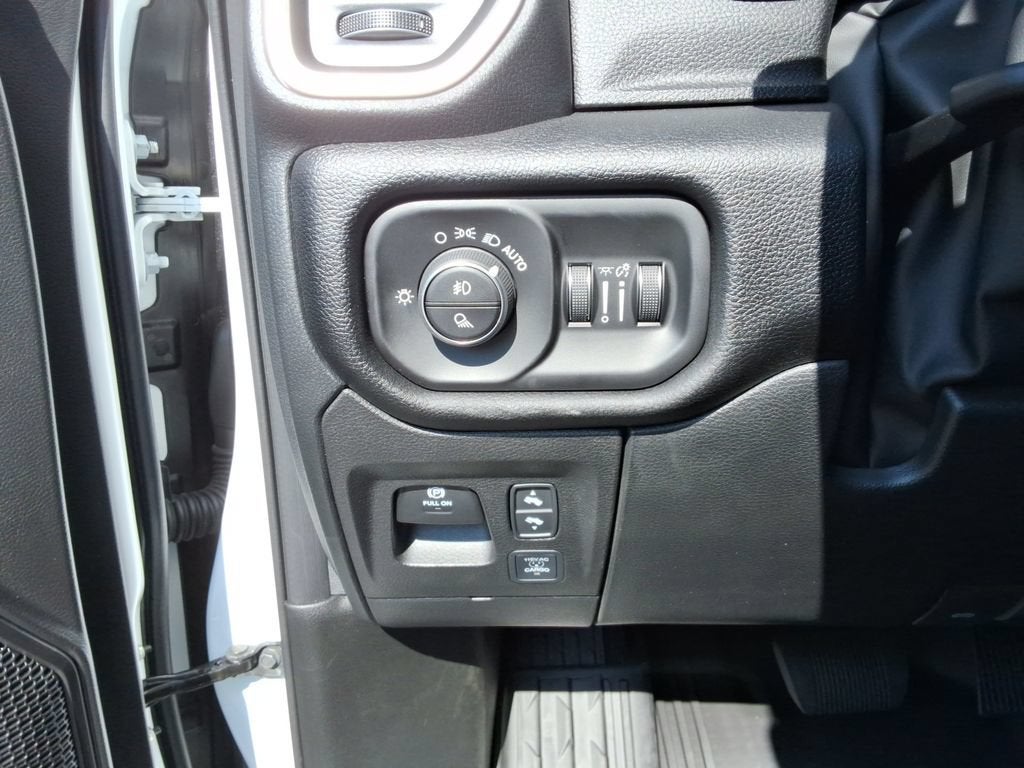 2026 RAM 1500 Big Horn Crew Cab 4x4 5'7" Box