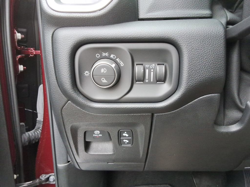 2021 RAM 1500 Laramie Crew Cab 4x4 5'7" Box