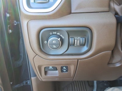 2022 RAM 1500 Laramie Crew Cab 4x4 5'7" Box