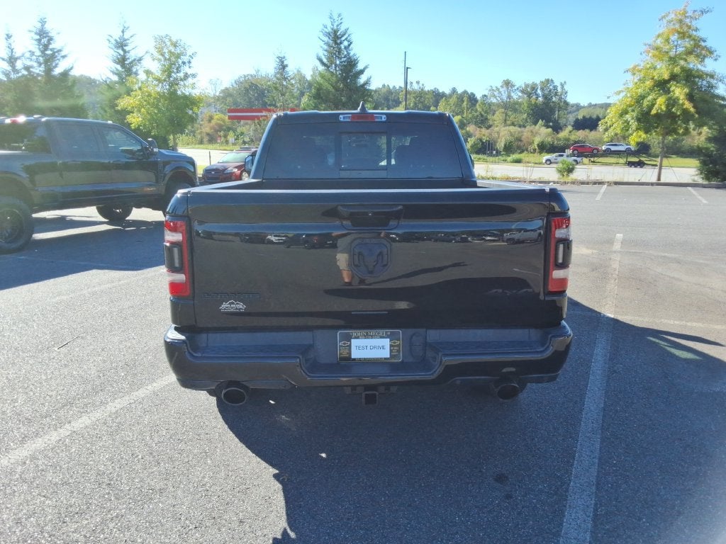 2019 RAM 1500 Laramie Crew Cab 4x4 6'4" Box