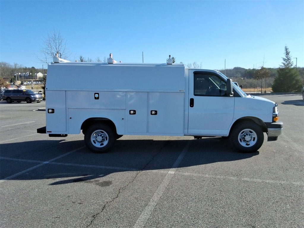 2021 Chevrolet Express Cutaway 3500 Work Van
