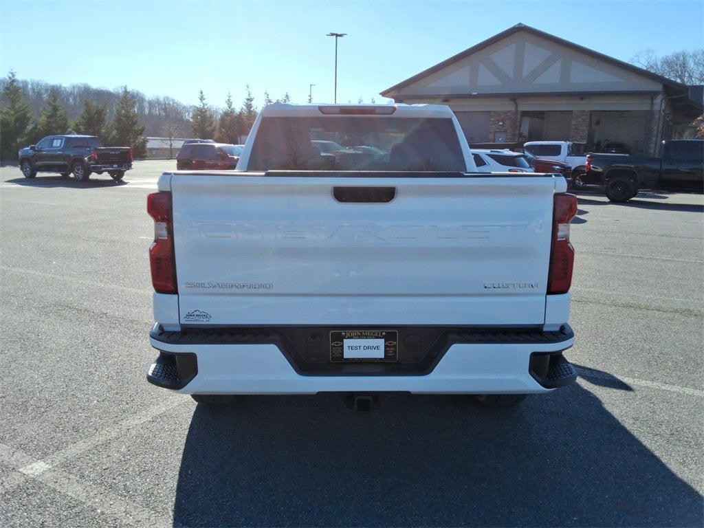 2024 Chevrolet Silverado 1500 Custom