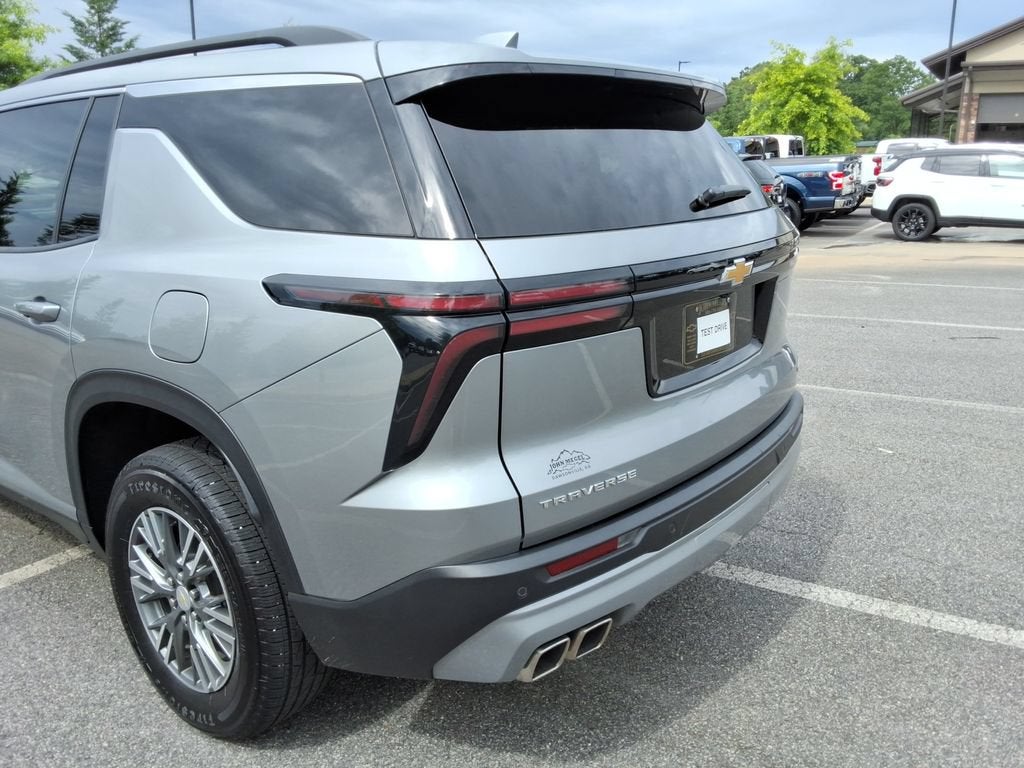 2024 Chevrolet Traverse LT