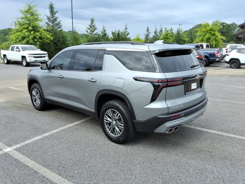 2024 Chevrolet Traverse LT