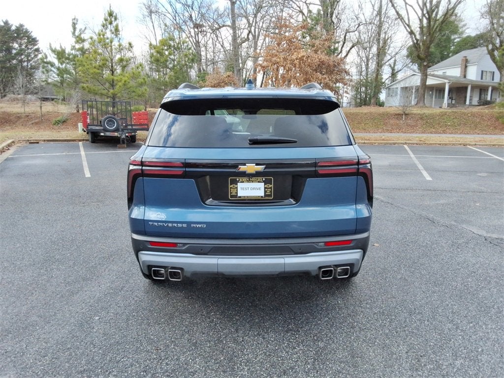 2025 Chevrolet Traverse LT