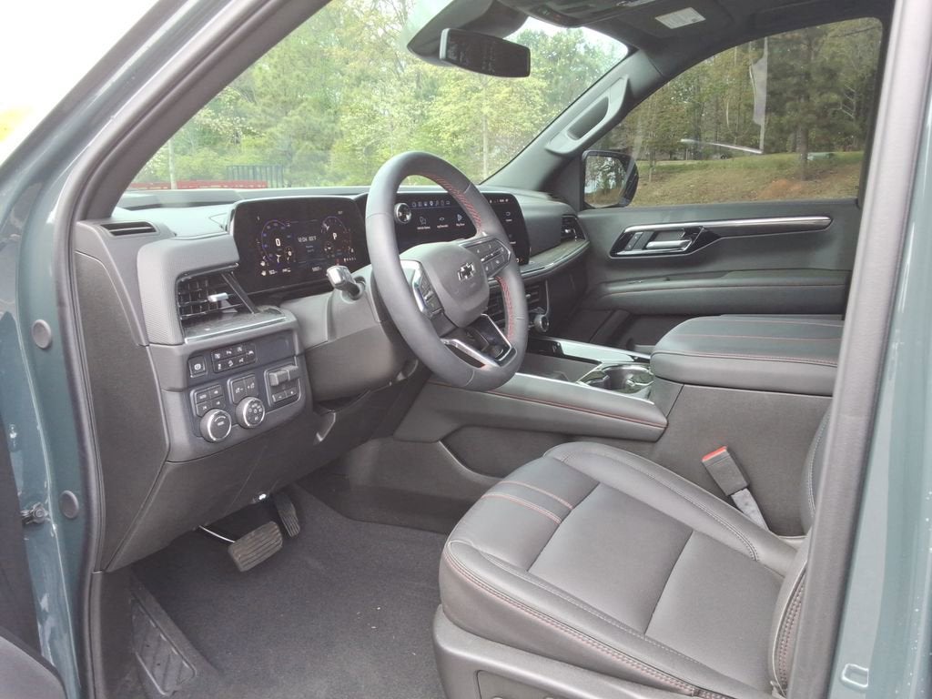 2025 Chevrolet Suburban RST