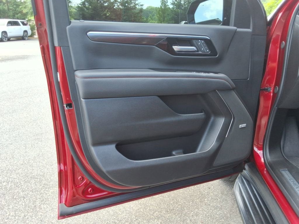 2025 Chevrolet Suburban RST