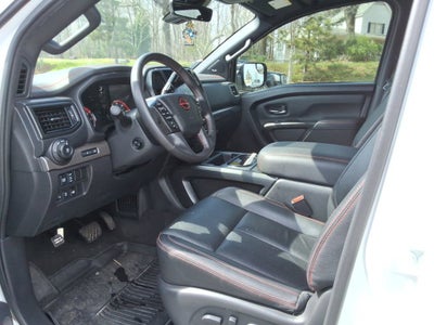 2024 Nissan TITAN Crew Cab PRO-4X 4x4