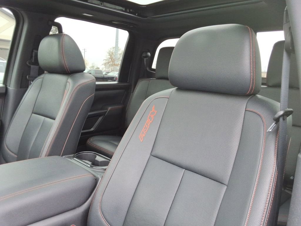 2024 Nissan TITAN Crew Cab PRO-4X 4x4