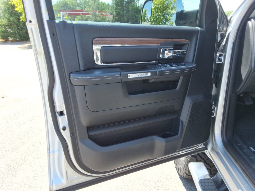 2018 RAM 2500 Laramie Crew Cab 4x4 6'4" Box