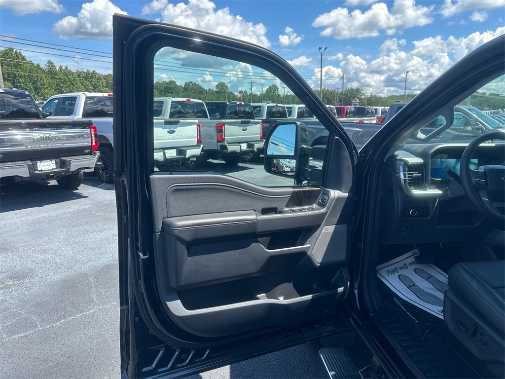 2025 Ford F-350SD Lariat