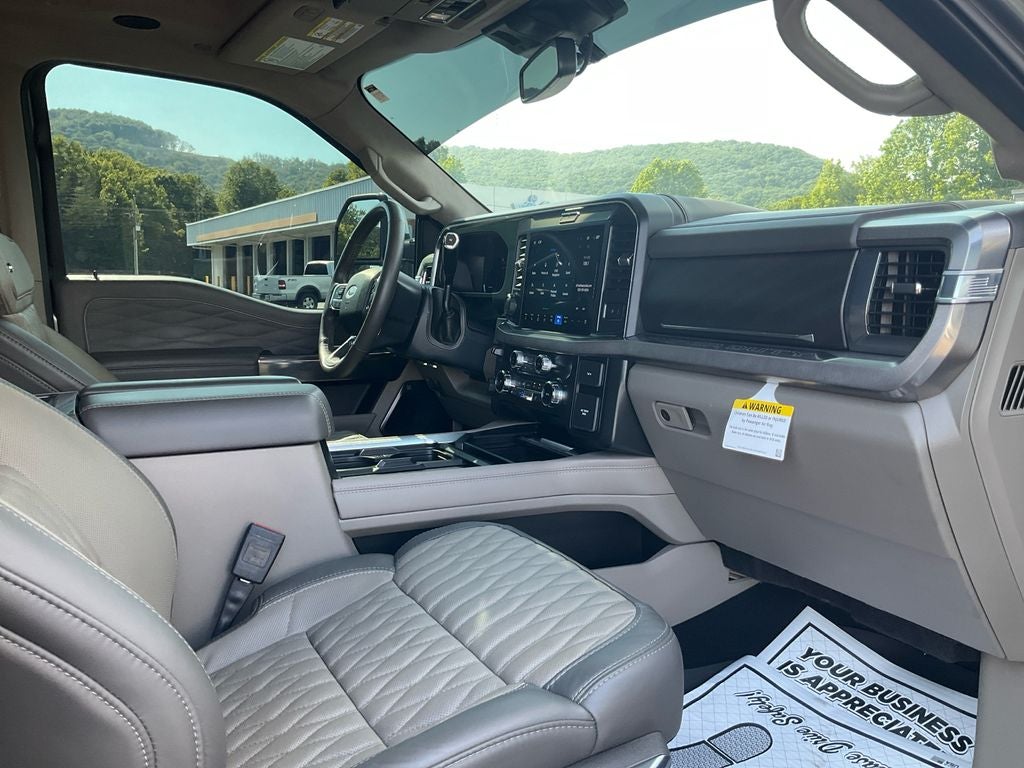 2025 Ford F-350SD Platinum DRW