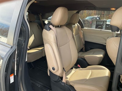 2021 Toyota Sienna XLE 8 Passenger