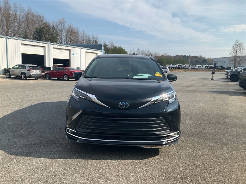 2021 Toyota Sienna XLE 8 Passenger