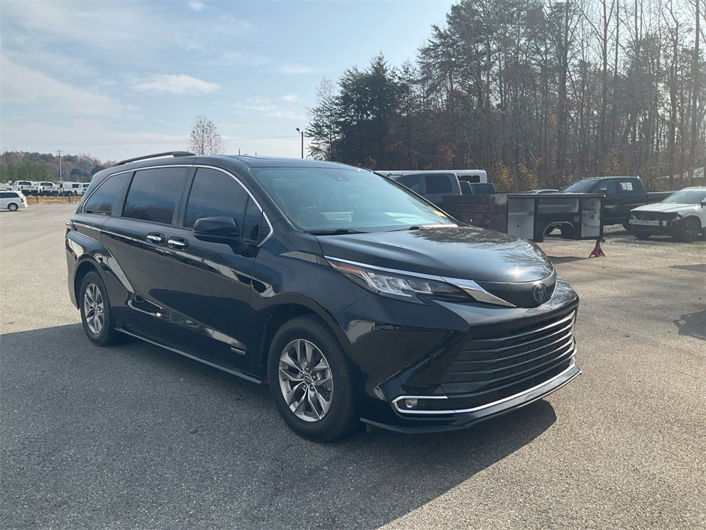 2021 Toyota Sienna XLE 8 Passenger