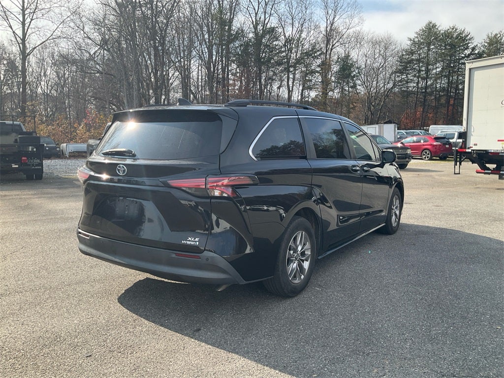 2021 Toyota Sienna XLE 8 Passenger