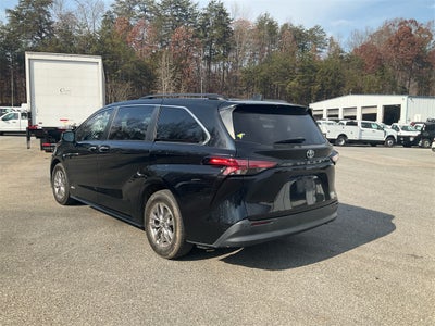 2021 Toyota Sienna XLE 8 Passenger