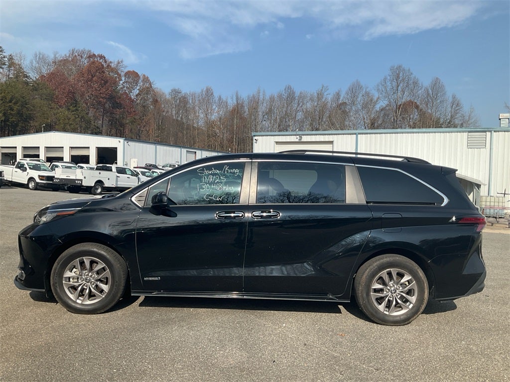 2021 Toyota Sienna XLE 8 Passenger