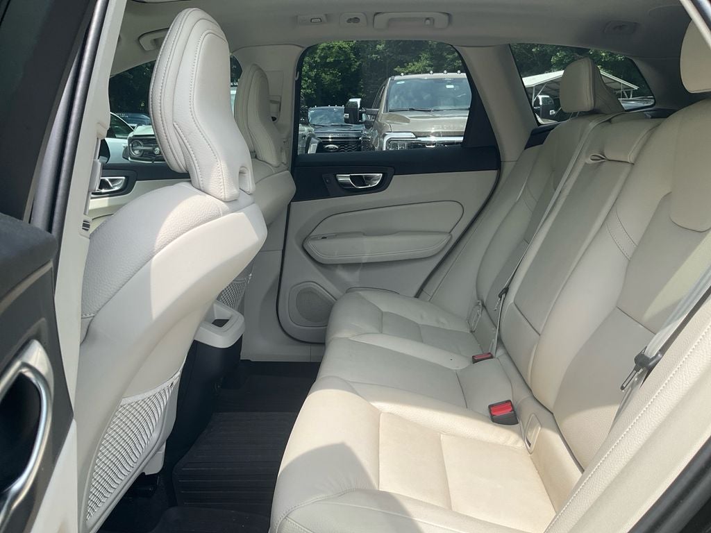 2024 Volvo XC60 B5 Plus Dark Theme