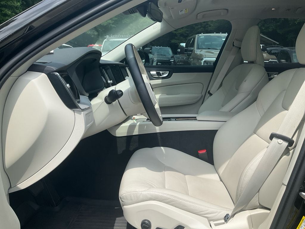 2024 Volvo XC60 B5 Plus Dark Theme