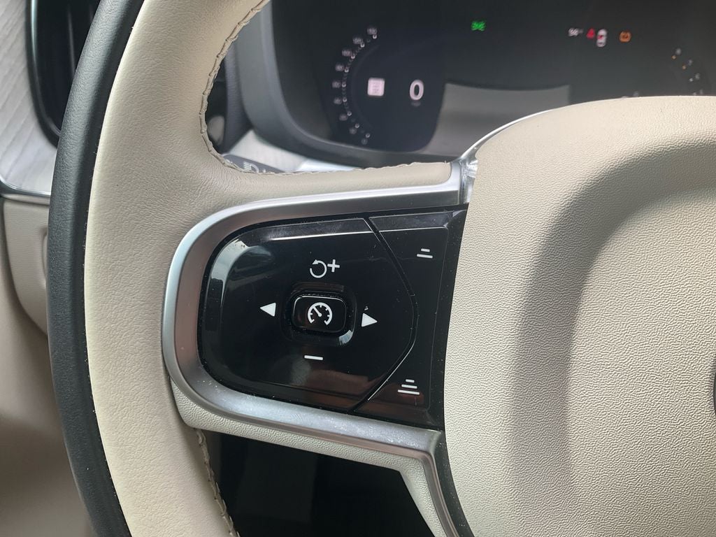 2024 Volvo XC60 B5 Plus Dark Theme