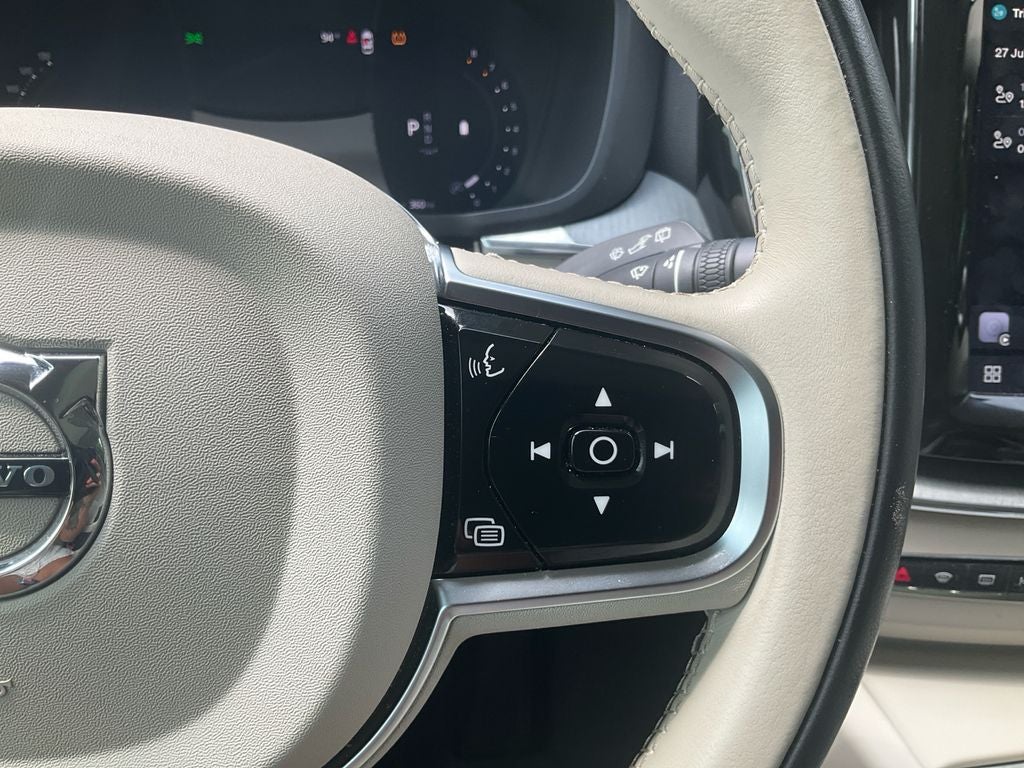 2024 Volvo XC60 B5 Plus Dark Theme
