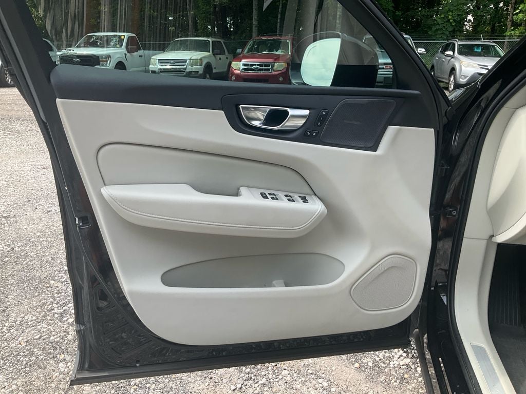 2024 Volvo XC60 B5 Plus Dark Theme