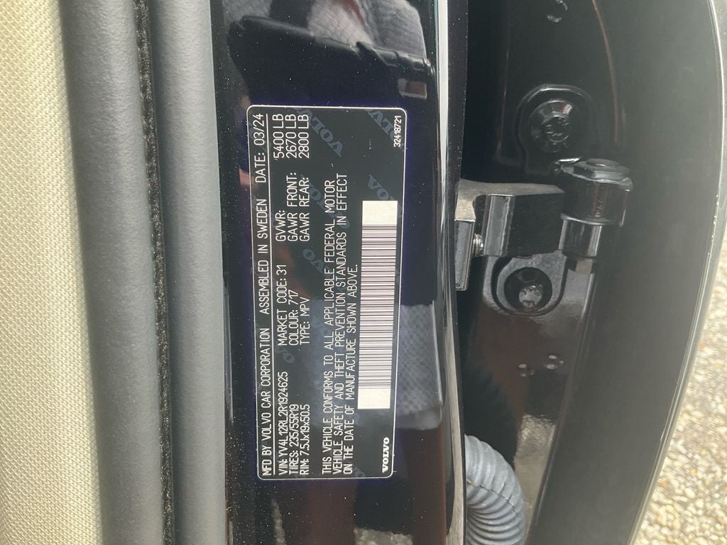 2024 Volvo XC60 B5 Plus Dark Theme